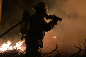  Das vorgehaltene Löschwasser dient vor allem dazu, einen Flächen- bzw. Waldbrand durch Funkenflug oder brennende Trümmerstücke zu verhindern. 