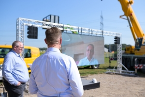  Wurde als Keynote Speaker live per Video dazu geschaltet: Hubert Rhomberg, Gründer von Cree Buildings. 