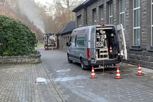  Vor dem Sanierungsbeginn wurde der vorhandene Muschelbesatz aus dem Altrohr entfernt und noch einmal eine aktuelle Kamerabefahrung durchgeführt. 