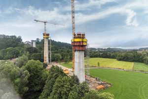  Die 7-Feldbrücke wird von sechs Pfeilern gestützt, die zum Teil eine Höhe von bis zu 66 m erreichen. 