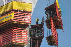  Das Team der Doka-Schalungsvormontage übernahm für Pfeiler und Pfeilerköpfe die Erstmontage des Schalsatzes inkl. Hydraulik sowie das Umsetzen der Schalung. 