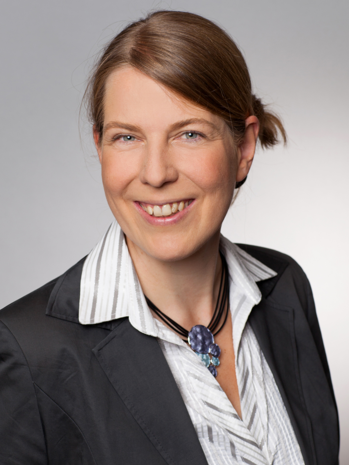 Eva Flaspöler (Dipl.-Psychologin) ist wissenschaftliche Mitarbeiterin im Institut für Arbeitsschutz der Deutschen Gesetzlichen Unfallversicherung (IFA).