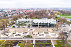  Pflanzen aus unterschiedlichen Klimazonen wachsen in den neuen Klimaringen, die für die aktuelle Bundesgartenschau vor dem Wüsten- und Urwaldhaus Danakil in Erfurt geschaffen wurden. 