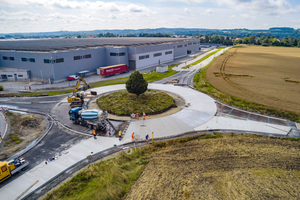  Neubau des Betonkreisels. Enorme Beanspruchung aus den Achslasten von Lkw sowie aus Schub werden durch dicke Betonplatten besonders gut aufgenommen. 