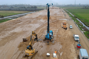  Die 55 Meter breite Trasse der A26 ist gekennzeichnet durch ihre besondere Lage zwischen dem Natur- und Vogelschutz-gebiet „Moorgürtel“ und dem bekannten Obstanbaugebiet „Altes Land“. 