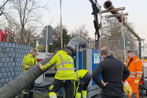  Beim Umbau der Wasserüberleitung wurden alle Hände benötigt. 