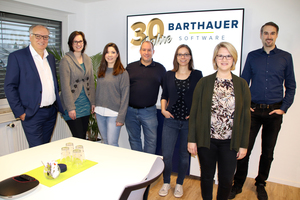  Für die Zukunft gut aufgestellt: (v.l.) Anis Saad (Geschäftsführer), Nina Macke (Leitung Verwaltung und Prokuristin), Marie-Christine Wolfrum (Leitung Marketing), Markus Wöhling (Prokurist), Dr. Michaela Kahsnitz (Leitung Kundendienst), Pia Fink (Leitung Consulting), Daniel Beckmann (Leitung Forschung & Entwicklung). Nicht im Bild: Claudia Hickmann (Leitung Vertrieb und Prokuristin) 