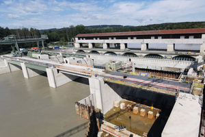  Die Porr schließt die Baumeisterarbeiten für die Wehranlage im Fluss sicher und gemäß dem Zeitplan ab. 