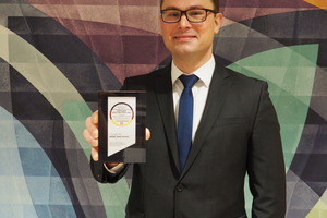  Philipp Lehmkuhl, Leiter Digitale Transformation & Unternehmensanalysen, nahm für Mewa den „Deutschen Exzellenzpreis für Strategie, Transformation & New Work“ entgegen. 