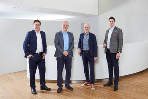  Der Vorstand der Schöck AG und Robotic Eyes GmbH zusammen mit den Geschäftsführern der beamionic gmbh (v. l.): Hubert Fritschi (Geschäftsführer beamionic gmbh), Dr. Wolfgang Walcher (CEO Robotic Eyes GmbH), Dr. Bernhard Reitinger (Technischer Geschäftsführer Robotic Eyes GmbH und Geschäftsführer beamionic gmbh), Mike Bucher (Vorstandsvorsitzender Schöck AG). 