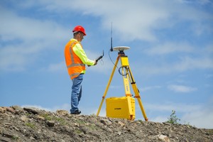  Die neue GNSS-Basisstation&nbsp; R750 von Trimble verfügt übre ein eingebautes LTE-Modul für den Fernzugriff. 