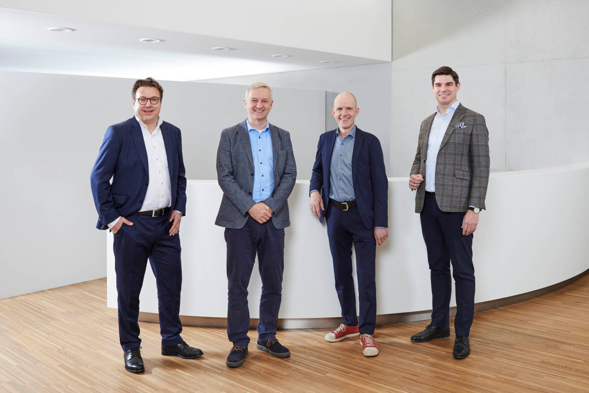 (v. l.): Hubert Fritschi (Gesch?ftsf?hrer beamionic gmbh), Dr. Wolfgang Walcher (CEO Robotic Eyes GmbH), Dr. Bernhard Reitinger (Technischer Gesch?ftsf?hrer Robotic Eyes GmbH und Gesch?ftsf?hrer beamionic gmbh), Mike Bucher (Vorstandsvorsitzender Sch?ck A