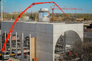  In Ungarns fünftgrößter Stadt Pécs entstand im Sommer der Rohbau einer neuen Markthalle mit moderner und doch klassischer Architektur. 