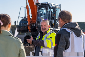  Austausch auf Augenhöhe: unsere Vorführer und Berater sind Fachleute mit langjähriger Erfahrung im jeweiligen Bereich. 