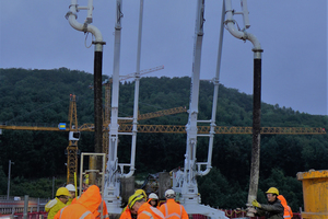  Der selbstverdichtende Beton wurde bis auf eine Höhe von 85 Metern gepumpt. Das Fließmittel Sika ViscoCrete-3137 garantiert die gewünschten Verarbeitungseigenschaften des SVB. 