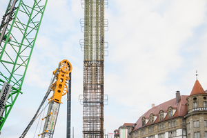  Für die Herstellung der Schachtwände zeigte sich die Sonderlänge der Combar Stäbe von 18 Metern als vorteilhaft, denn auf diese Weise musste nur ein Bewehrungskorb erstellt werden. 