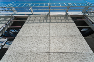  5.830 m³ Beton und 830 t Baustahl wurden vom Betonfertigteil-Hersteller Franz Oberndorfer aus Gunskirchenin in 28 Wochen zu 7.200 m² Fassadenfläche verarbeitet. 