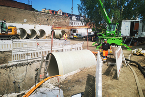  Im Vergleich zu Stahlbeton ist bei glasfaserverstärkten Kunststoffrohren auf der Baustelle kein großer Kran erforderlich. 