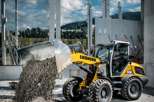  Der Compactlader L 508 auf einer Baustelle. Der L 508 Compact ist größer und breiter geworden. 