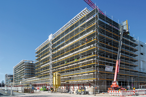  Beim Bau des New Campus ProSiebenSat.1 in Unterföhring unterstützt eine Peri Up Gerüstlösung den sicheren und raschen Baufortschritt. 