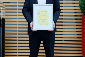  Michael Geiszbühl, Geschäftsführer Fischer Deutschland Vertriebs GmbH und Regionalgeschäftsführer Zentraleuropa, freut sich über die Auszeichnung als Industriepartner 2021 durch den Hartwarenhandel. 
