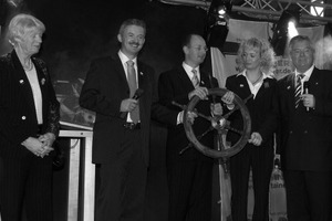  Die Firmengründer Elisabeth und Bernhard Albers übergeben die Geschäftsführung 2005 an die zweite Generation. V. l. n. r.: Elisabeth Albers, Tim Albers, Günter Albers, Liesel Albers-Bentlage und Bernhard Albers. 