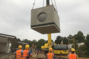  Ca. 45 Tonnen wiegt das Drosselbauwerk, das für einen geregelten Abfluss der Niederschläge sorgt. 