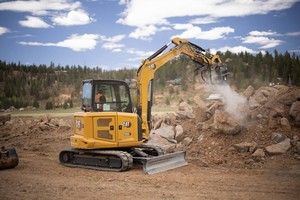  Mehr Power kann auch der Cat 305 CR vorweisen: Sein reduzierter Heckschwenkradius verkürzt den Hecküberstand erheblich. 