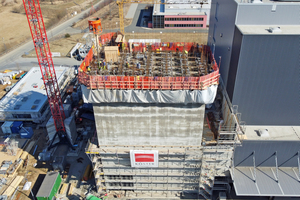  Das selten eingesetzten Bentonbauverfahren des Gleitschaltungsbaus sorgte für flottes Tempo: Der 31.000-m³-Silo entstand vom 3. bis zum 12. März. 