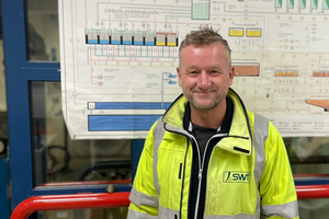  Ralf Berg, Metallbauer bei den Stadtwerken Trier, profitiert bei der Wartung und Instandhaltung durch den Service-Lift.<br /> 