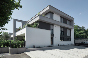  Eine schnörkellos-elegante Architektur prägt das Gebäude in Zirndorf. 
