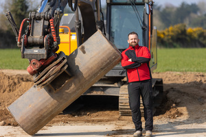  Der irische Baggerfahrer Eoin O’Connor hat Rototilts Wettbewerb Excavator Hero 2021 gewonnen. 