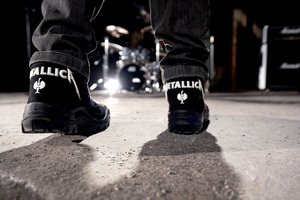  Kernelement der Kollektion sind die Stahlkappenschuhe „Metallica Safety Boots“. 