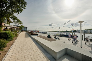  Auf der neuen Travepromenade von Travemünde lässt sich ausgezeichnet ausruhen und flanieren 