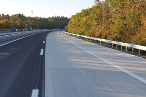  Experten erhoffen sich eine Nutzungsdauer der Betonfahrbahn von bis zu 50 Jahren. 