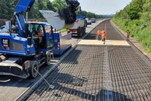  Bei der horizontalen Hybridbauweise wird nur die rechte Fahrbahn sowie der Standstreifen als durchgehend bewehrte Betonfahrbahn ausgeführt. 