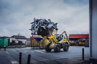 Die mittelgro?en Radlader L 526, L 538 und L 546 feiern auf der IFAT ihre Messepremiere in Deutschland.