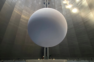  Mit einer Höhe von 117,5 Metern, einem Durchmesser von knapp 68 Metern und einem Fassungsvermögen von 347.000 Kubikmetern bietet der Gasometer ideale Voraussetzungen für Kunstprojekte außerhalb der Norm. 