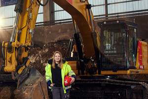  Nadine Fochler macht eine Ausbildung zur Baugeräteführerin. 