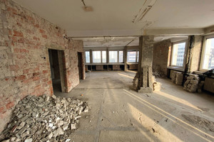  Anfang 2021 glich die vierte Etage des Ärztehauses am Jahnplatz in Bielefeld noch einer Ruine. 