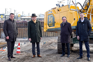  Die Geschäftsleitung des Familienunternehmens: Heinz Scheidel (2. v. l.) mit seinen Schwiegersöhnen Tobias Volckmann (links), Achim Ihrig (rechts) und Neffe Karlheinz Heffner (2. v. r.). 