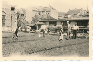  Wiederaufbau nach dem 2. Weltkrieg 1949-1950: Eine der ersten D&S-Baustellen ist die der Landmann-Druckerei in der Mannheim-Neckarauer Rheingoldstraße, das Foto gleichsam eines der ersten aus dem Unternehmensarchiv. 