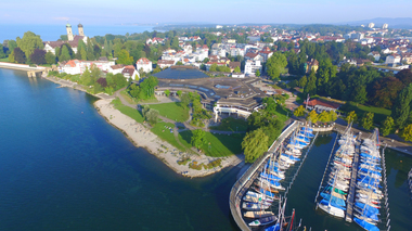 Das Graf-Zeppelin-Haus liegt am Ufer des Bodensees. Besucher k?nnen ihre Pkw bequem in der Tiefgarage abstellen.