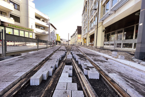  In den Kreuzungsbereichen der Weichen müssen Steine unweigerlich geschnitten werden. 