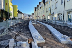  Im Straßenabschnitt vor dem Leimener Kurpfalz-Centrum wurde der 2-gleisige Ausbau verlängert. 