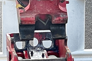  Mit dem VL 30 wechselt Markus Kocheise hydraulische Anbaugeräte blitzschnell. 