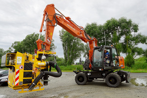  Der Hitachi ZX190W-6 vollführt sämtliche Arbeiten zu Aushub und Verfüllung der Rohrgräben. 