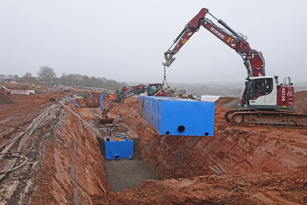 Dadurch, dass die KS-Bluebox-Elemente bereits fertig auf die Baustelle geliefert werden, geht der Einbau schnell und einfach vonstatten.