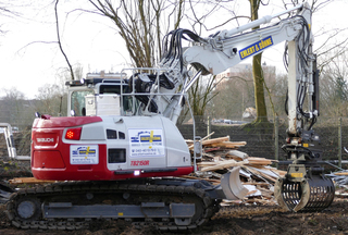 Das Flaggschiff der Flotte, der 16-t-Kettenbagger TB 2150 R, wird in Nürnberg zu sehen sein.