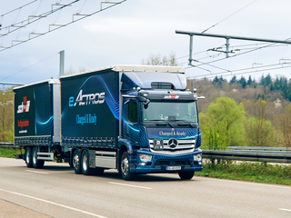 Der eActros hat bislang über 70.000 Kilometer auf mehr als 7.000 Touren mit batterieelektrischem Antrieb zurückgelegt.